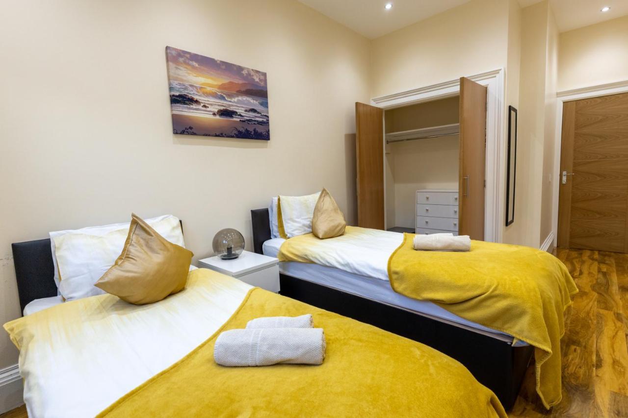 New 3-Bedroom Apartment Close To City Centre เอดินบะระ ภายนอก รูปภาพ