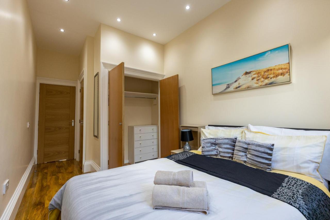 New 3-Bedroom Apartment Close To City Centre เอดินบะระ ภายนอก รูปภาพ